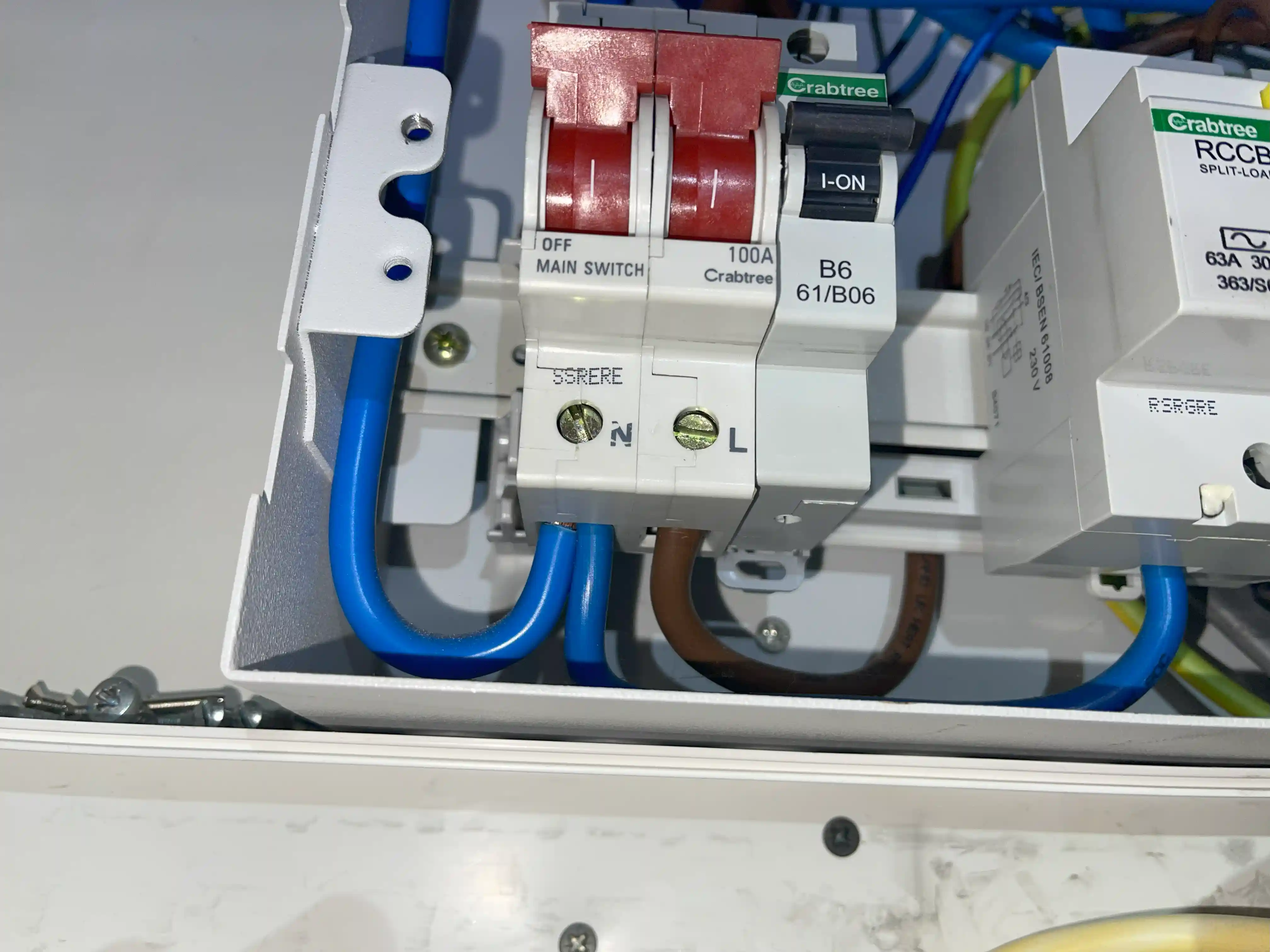 24 Hours Emergency Electrician near North Kensington